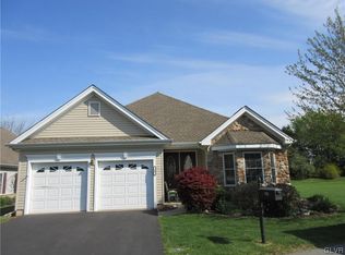 25 Inverness Ln, Easton, PA 18045