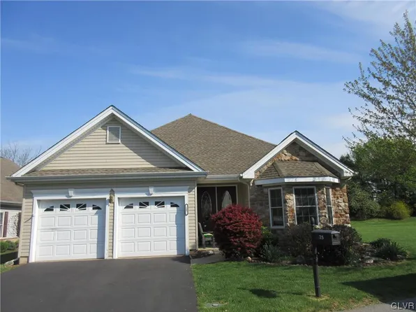25 Inverness Ln, Easton, PA 18045