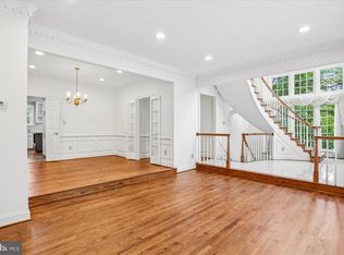 8912 Barrowgate Ct, Potomac, MD 20854