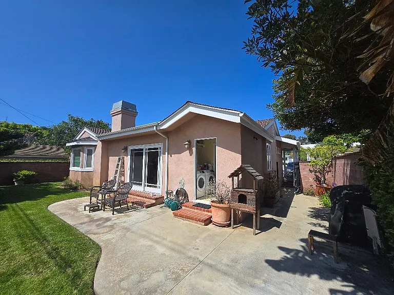 23520 Susana Ave — Photo 16