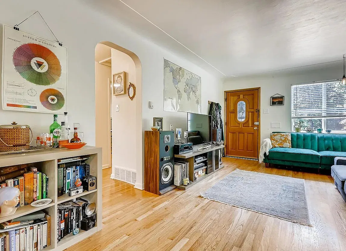 2 bed, 842 sqft, $1,800 — Photo 2