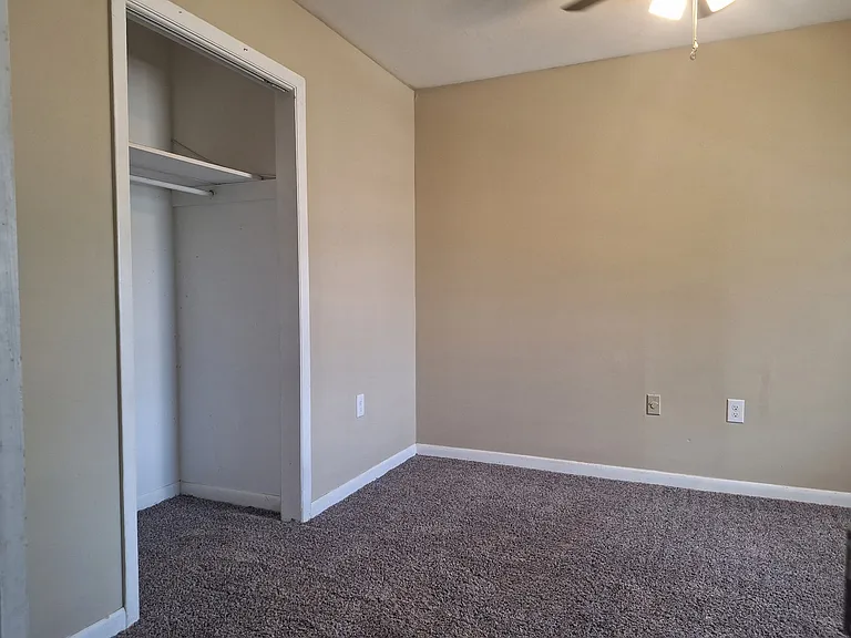 49 Hillcrest Dr #4 — Photo 4