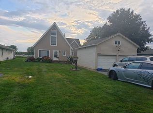 31076 Bayview Dr, Gibraltar, MI 48173