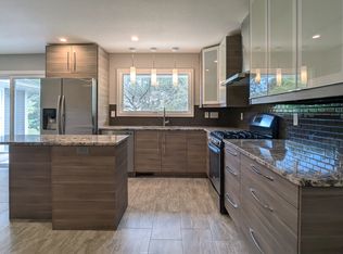 2621 Oakridge Dr SW, Rochester, MN 55902