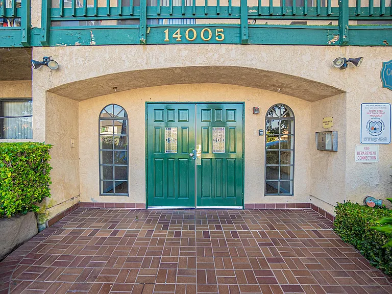 Courtyard — Photo 17