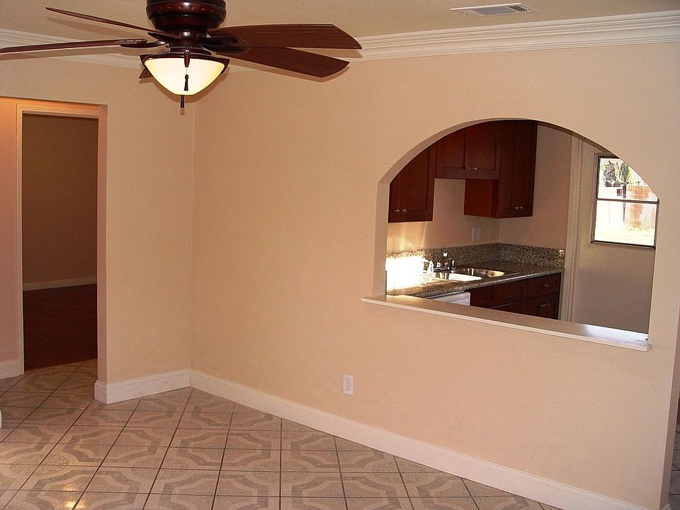 2nd image of 934 Florence Ave