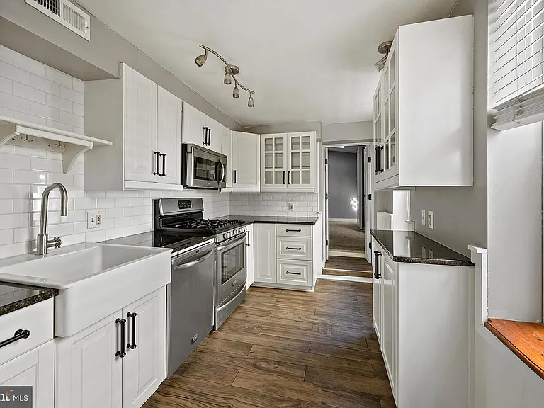 2228 Essex St #1 — Photo 5