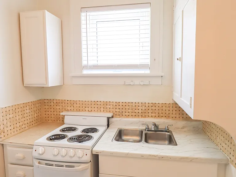 155 W Mountain Ave #128-5 — Photo 2