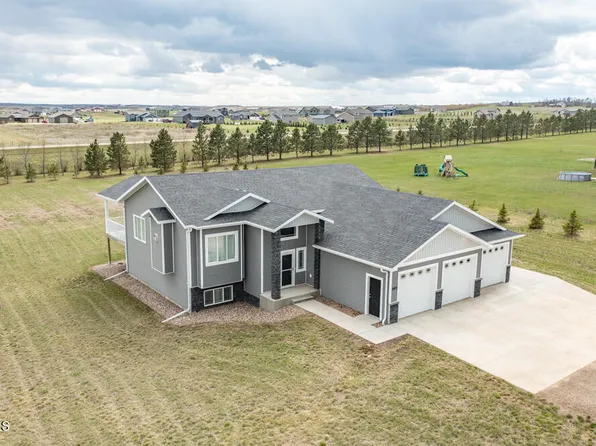 2499 Labrador Dr, Mandan, ND 58554