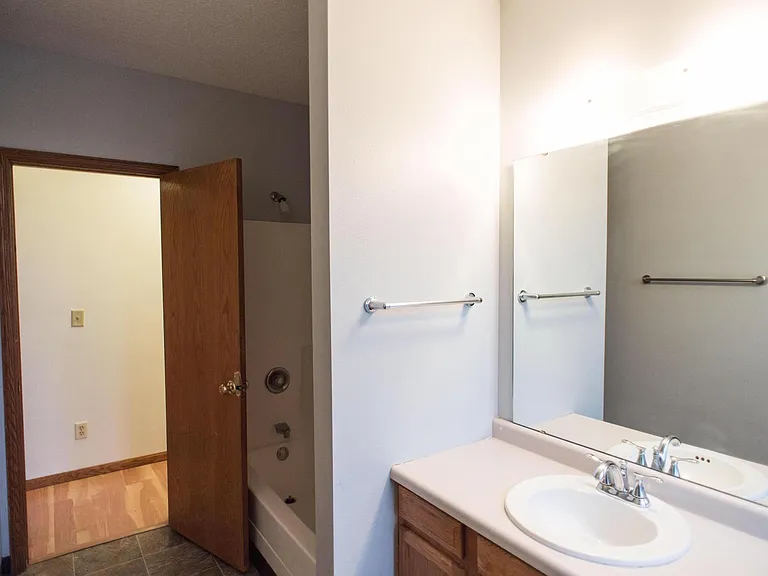 411 Broadway N #304 — Photo 17