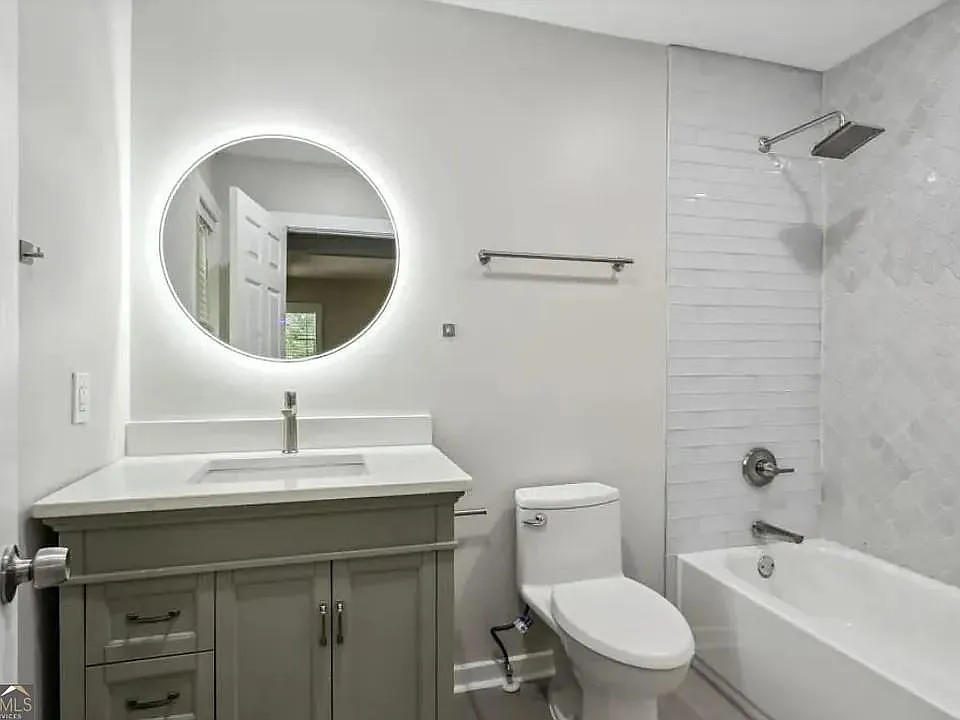 3 bed, 3.0 bath, 1298 sqft, $2,100 — Photo 4