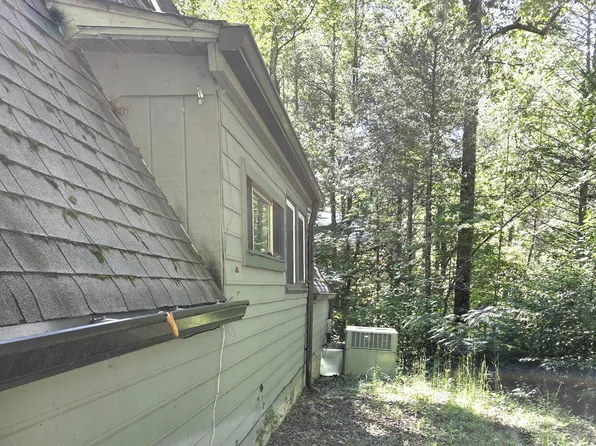 704 Selma Ln, Gatlinburg, TN 37738