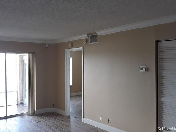 3rd image of 1328 The Pointe Dr #1328