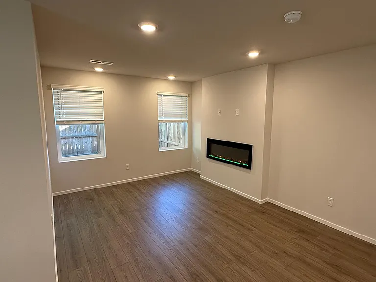 1102 SE 193rd Pl — Photo 13