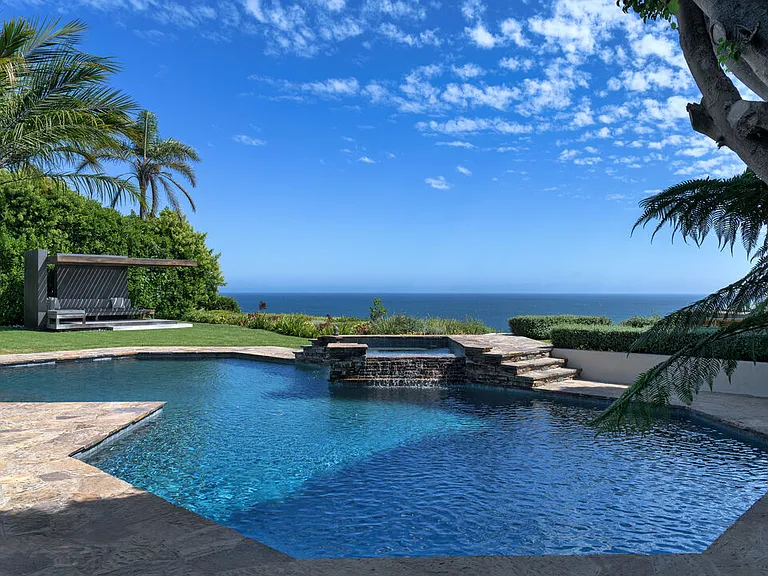 29020 Cliffside Dr — Photo 2