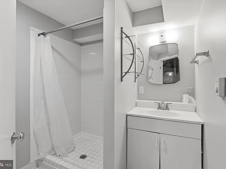 1431 N Fillmore St — Photo 39