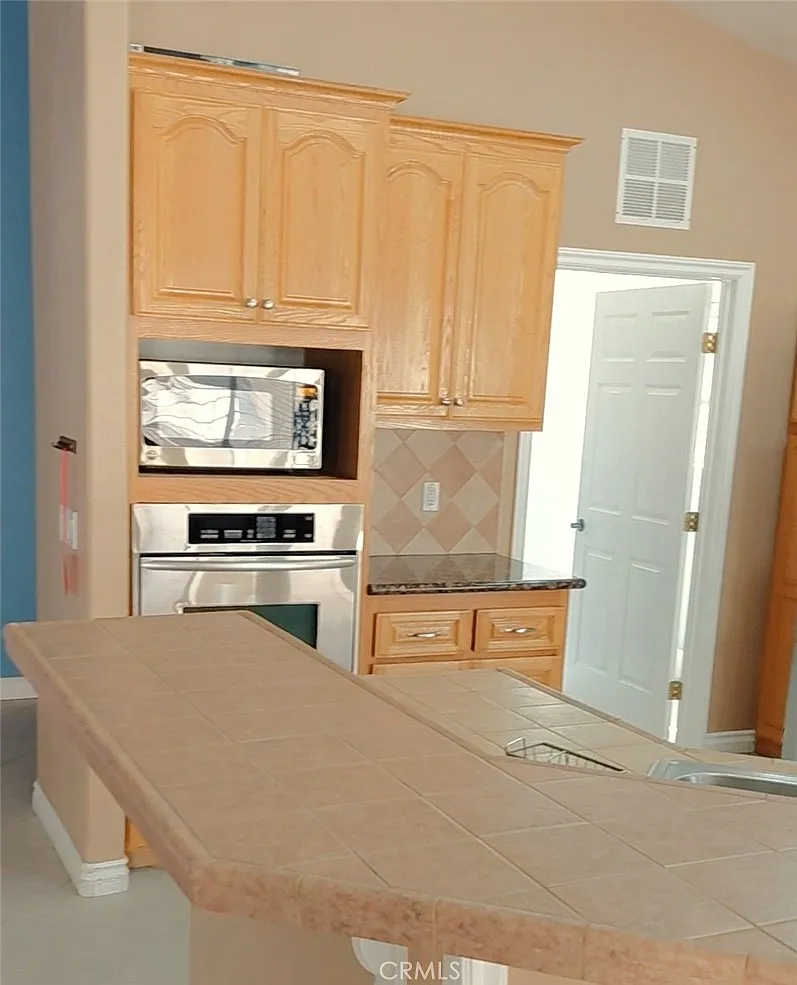 4 bed, 2156 sqft, $2,500 — Photo 4