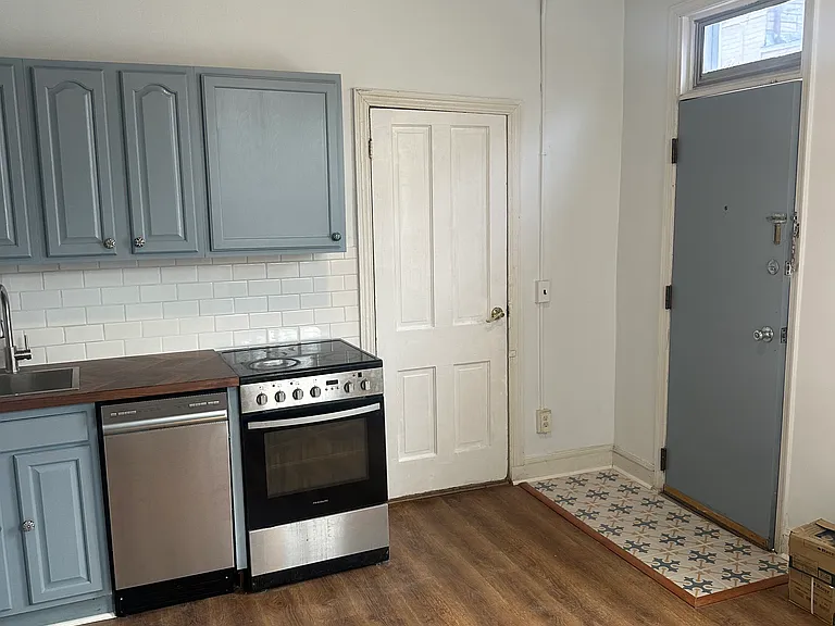 2621 Eastern Ave #1R — Photo 6