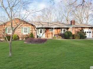 55 Whitewood Dr, Rocky Point, NY 11778