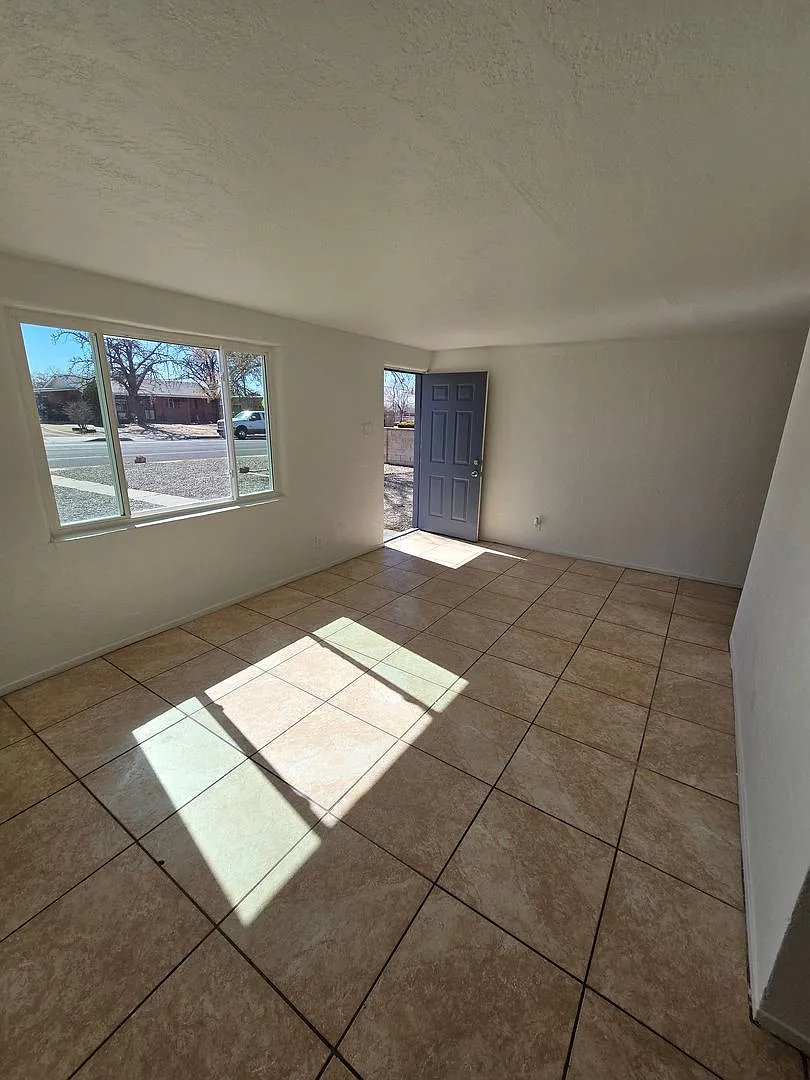 4811 Comanche RD NE — Photo 4