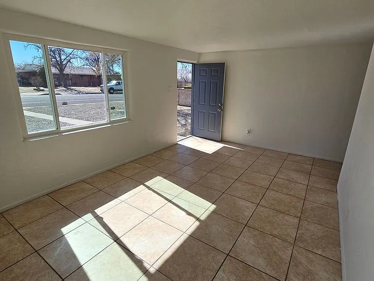 4811 Comanche Rd NE — Photo 4