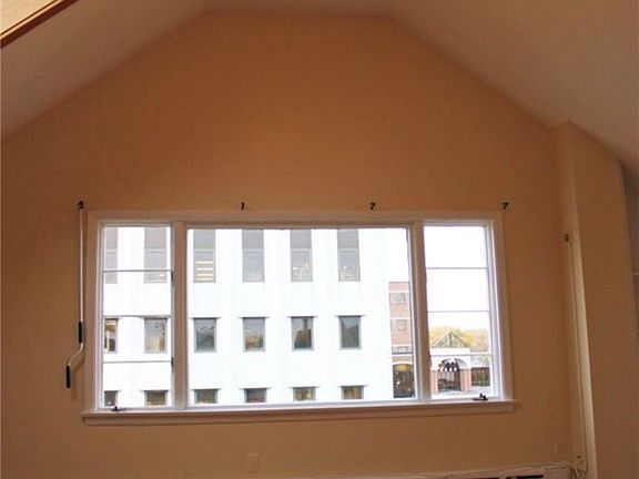 4th image of 223 Alexander St