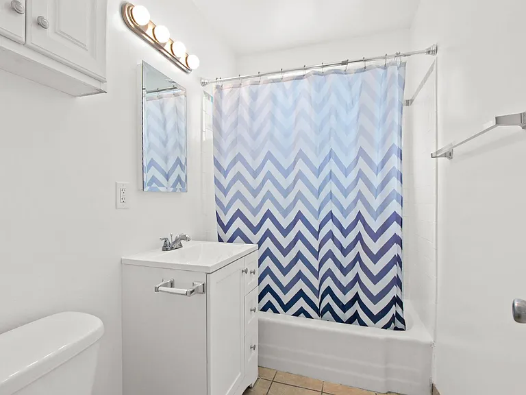 1531 Harvard St in Santa Monica - steps to Water Garden and SM Blvd! — Photo 14