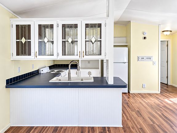 3rd image of 399 W Victory Ave