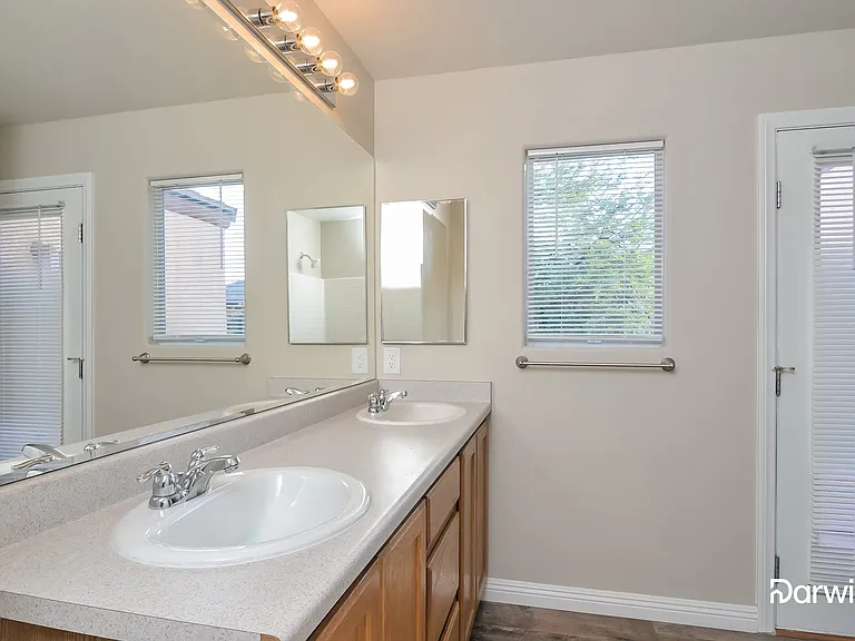6044 Aripeka St — Photo 9