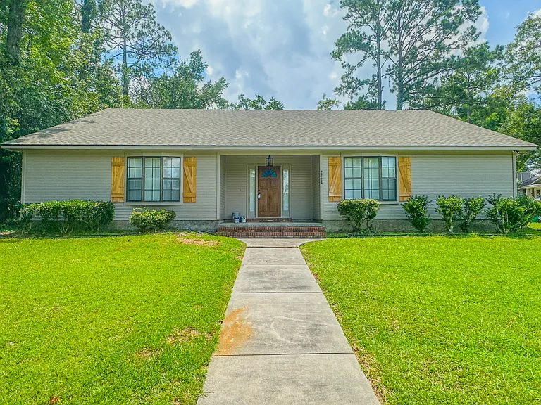 2224 S Sherwood Dr — Photo 1