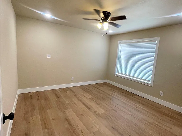 515 Maple St — Photo 13
