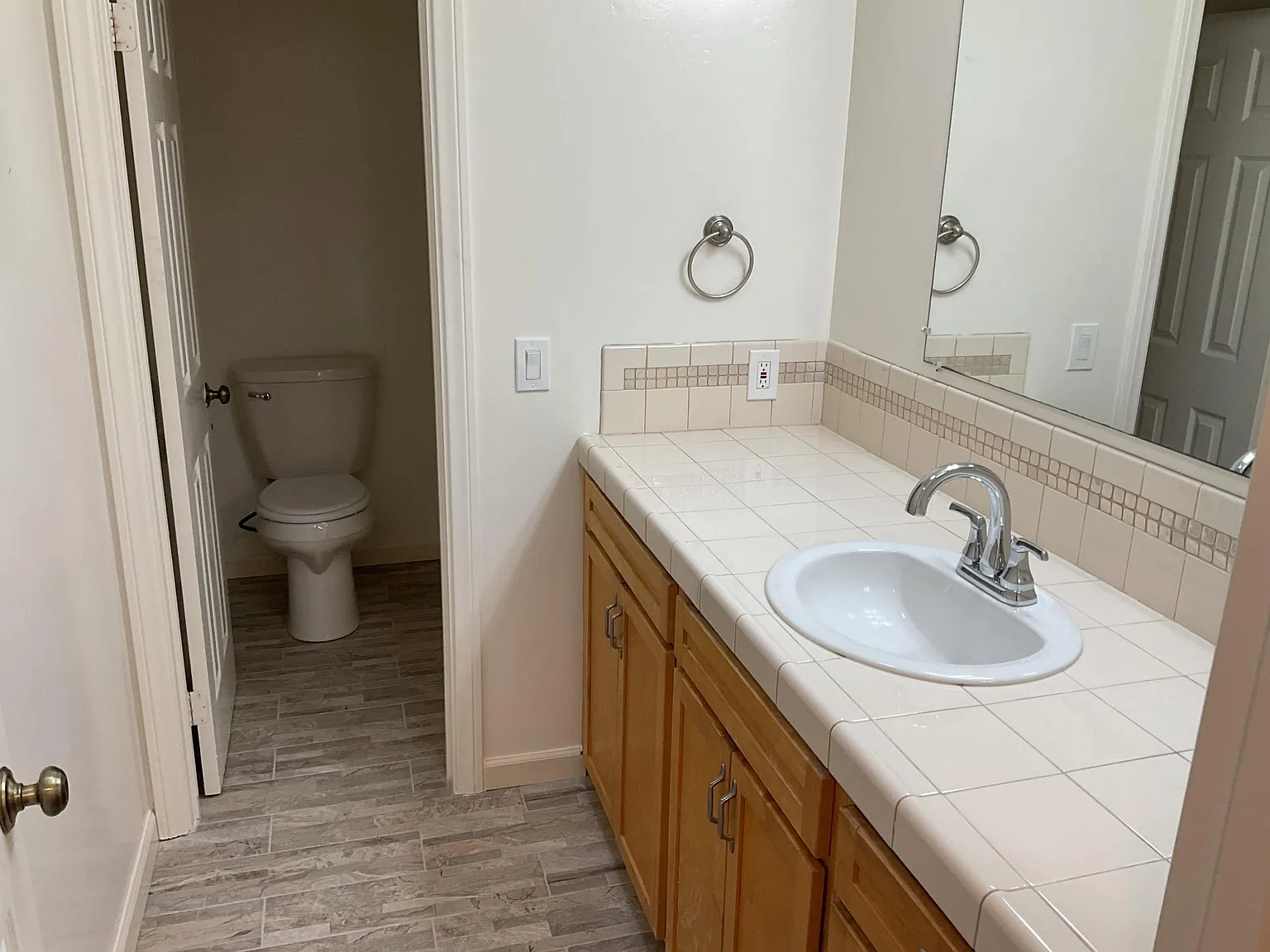 3 bed, 1.5 bath, 1050 sqft, $4,275 — Photo 4