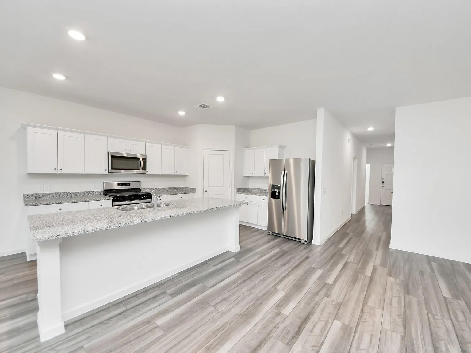 3 bed, 2.0 bath, 1769 sqft, $2,422 — Photo 3