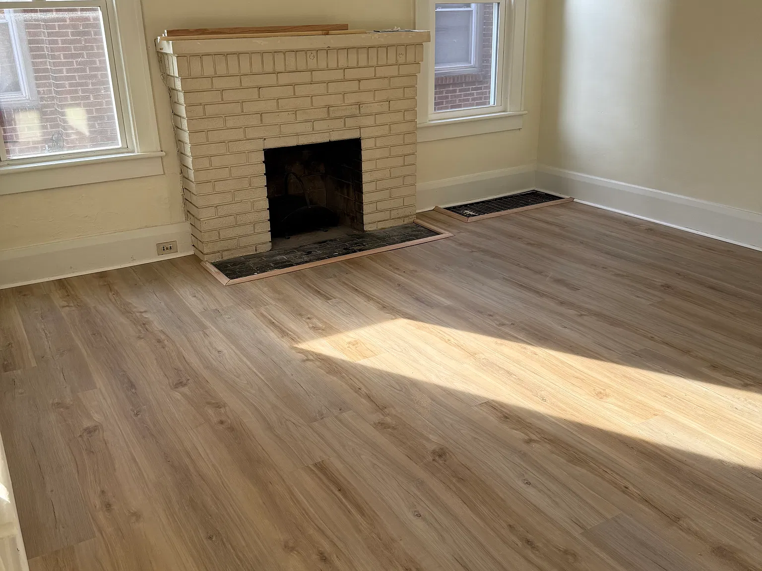3 bed, 1100 sqft, $1,300 — Photo 3