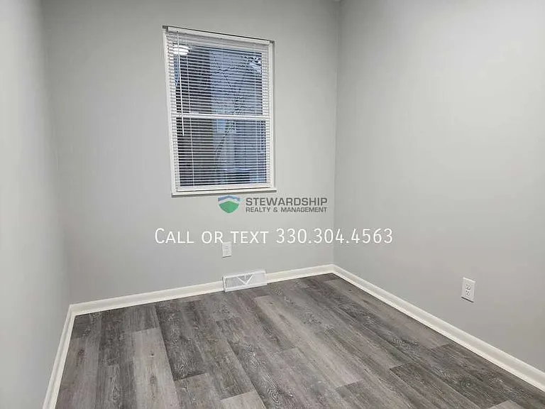 2559 Edwin Ave — Photo 8