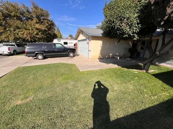 752 S T Street S, Tulare, CA 93274