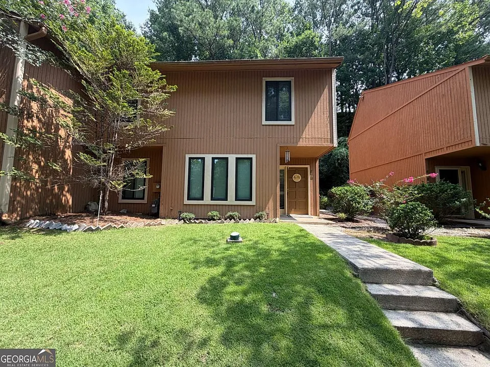 878 Lake Hollow Blvd SW