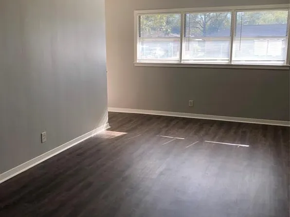 2818 Katherine St, La Marque, TX 77568