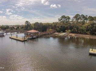 34 Old Smugglers Wharf Rd, Saint Helena Island, SC 29920