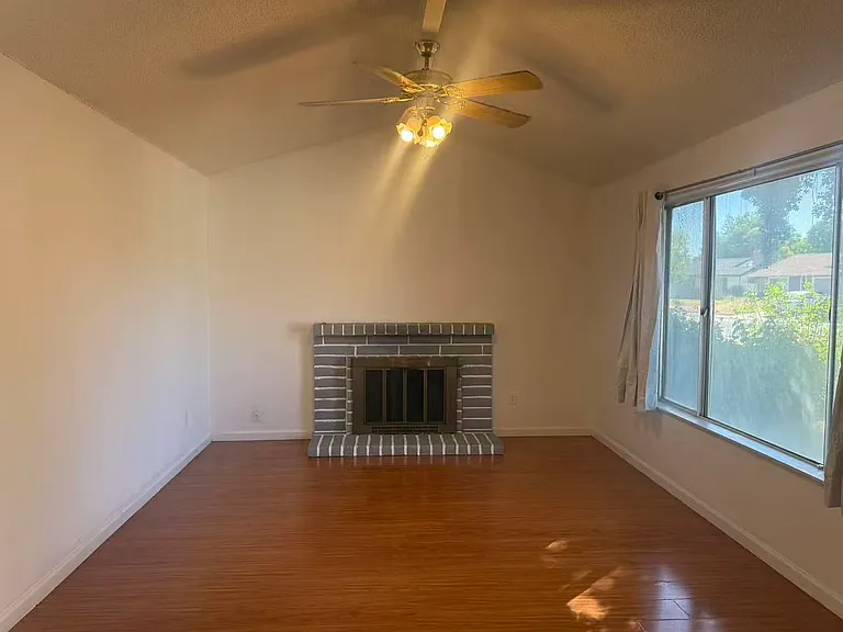 3548 Contempo Dr — Photo 2