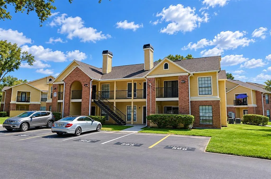 2 bed, 2.0 bath, 1007 sqft, $1,600 — Photo 3