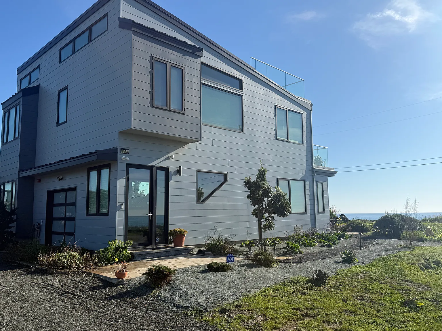 3 bed, 1985 sqft, $15,000 — Photo 2