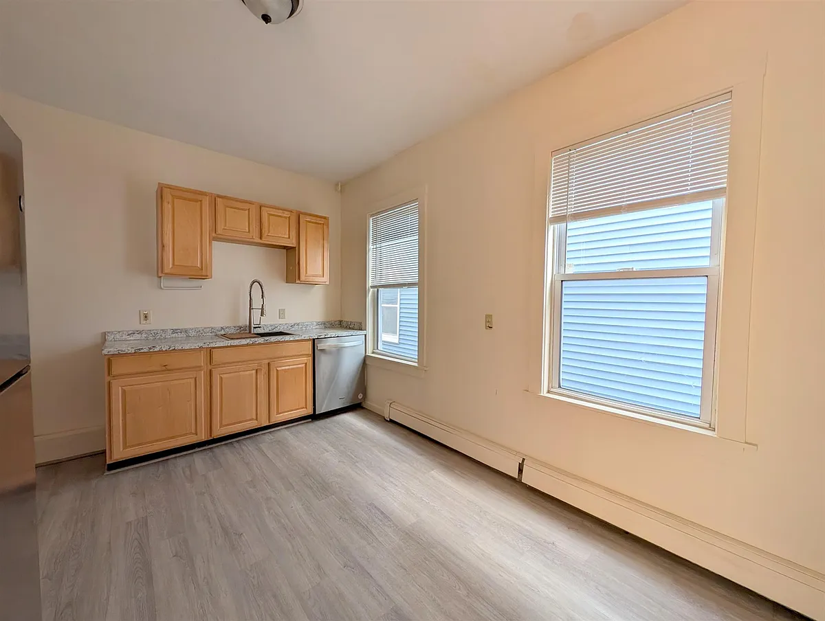 Building Photo - 63 Webster Ave #3