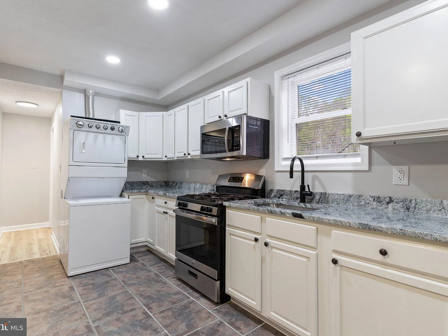 1 bed, 1.0 bath, 700 sqft, $1,450 — Photo 3
