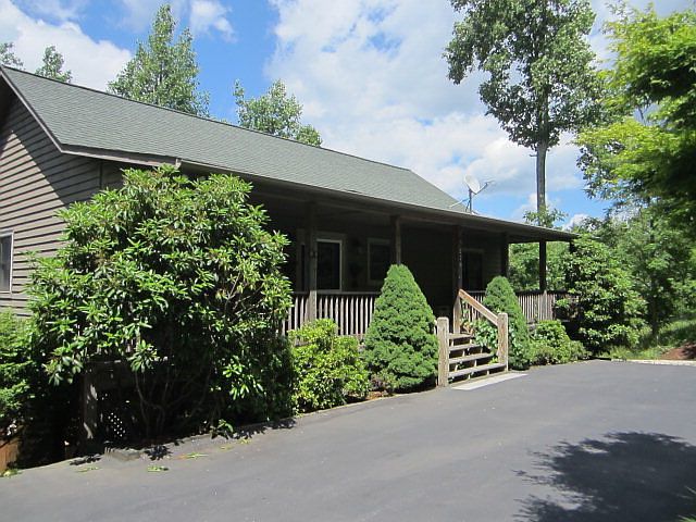 1st image of 270 Lake Park Dr