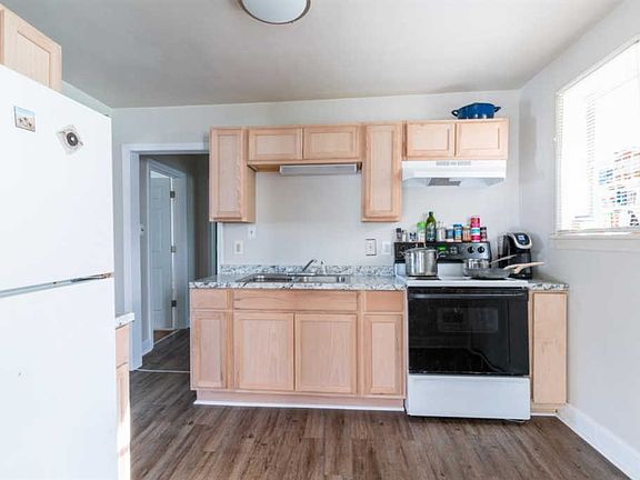 4th image of 4820 Carver St