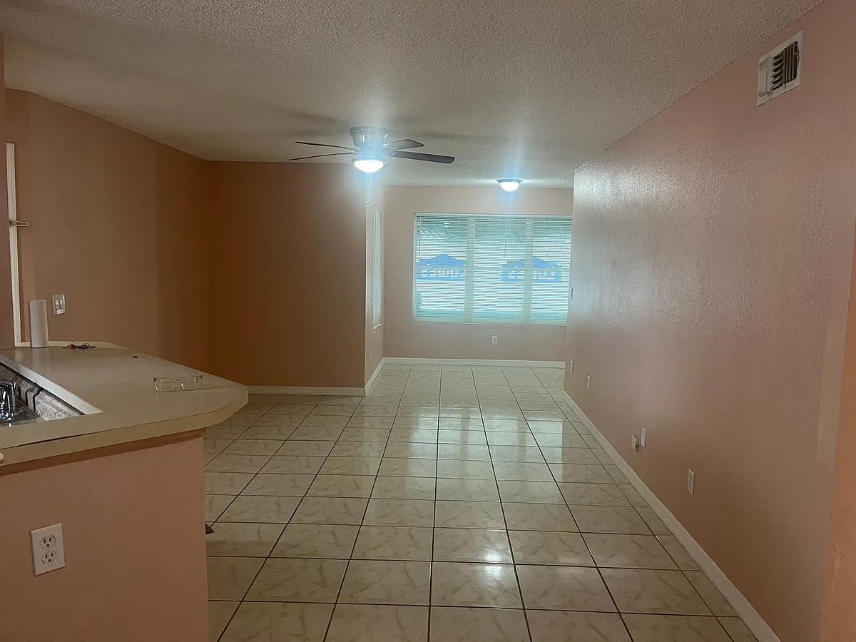 Building Photo - 5773 Gatlin Ave #618