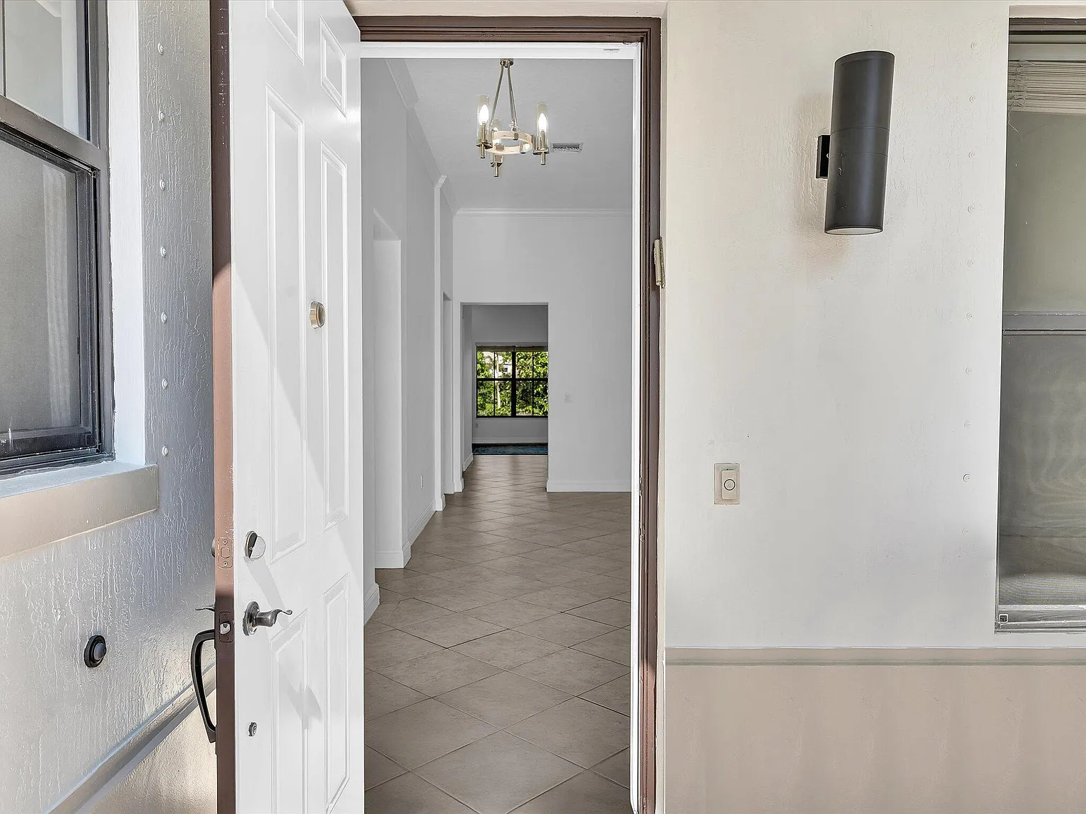4 bed, 3.0 bath, 2320 sqft, $7,500 — Photo 4