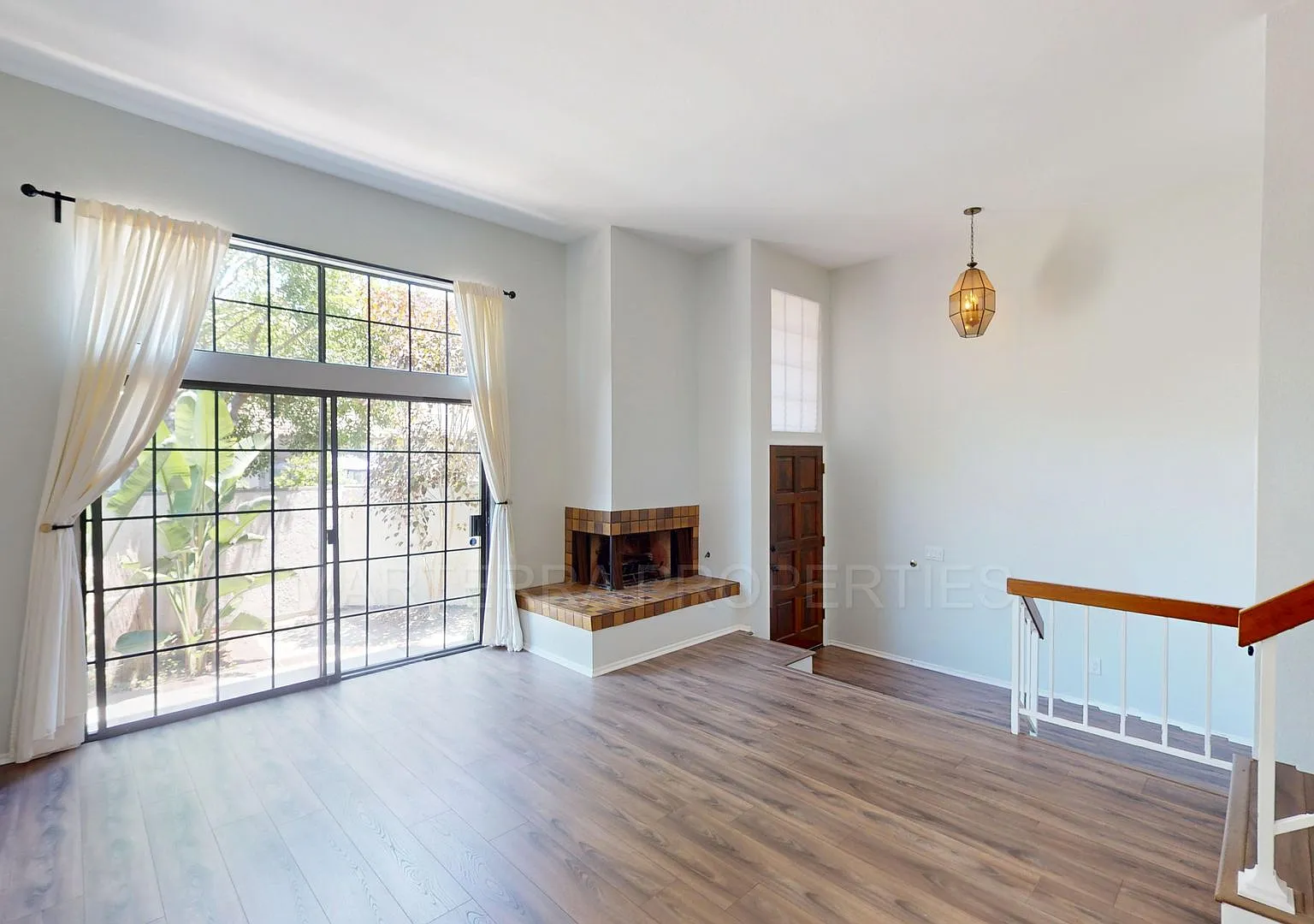 Beautiful 2 Primary Bedroom in Turtle Rock Meadows — Photo 2