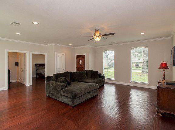 5th image of 13 Woodlawn Way